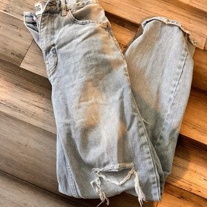 URBAN outfitters BDG distressed jeans size 29